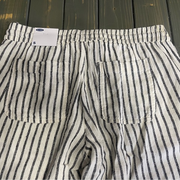 Gap Black/White Striped Capris size SM Brand New - Picture 5 of 5